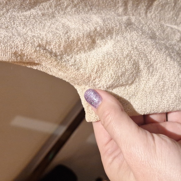 Cream sleeveless turtleneck - Picture 3 of 4